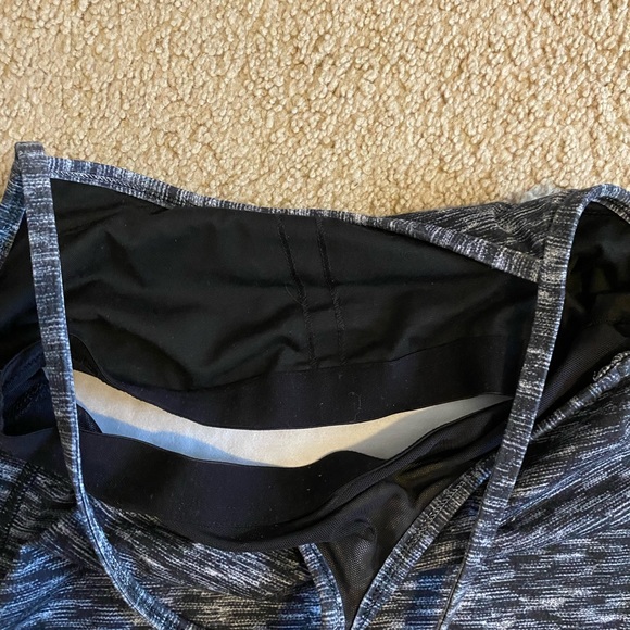 Bundle of 2 Lululemon Tanks - Picture 9 of 12